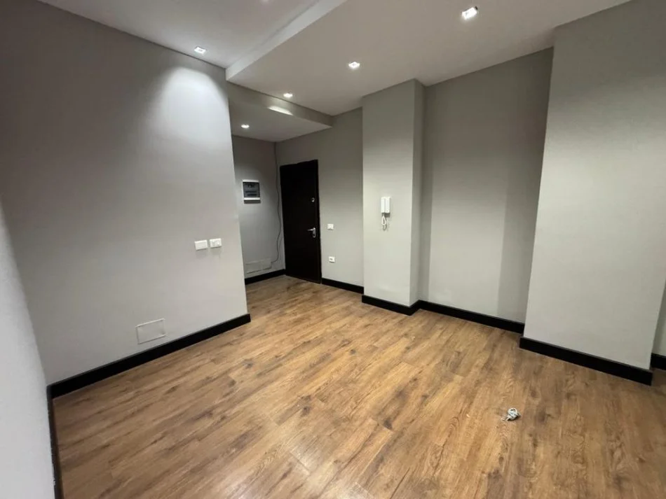 Tirane, jepet me qera apartament Kati 1, 115 m² 1.400 € (Rruga e Kosovareve)