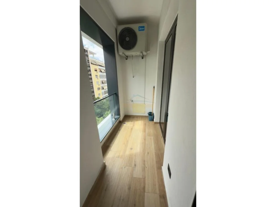Tirane, jepet me qera apartament 1+1 Kati 5, 76 m² 800 € (Rruga e Kavajes)