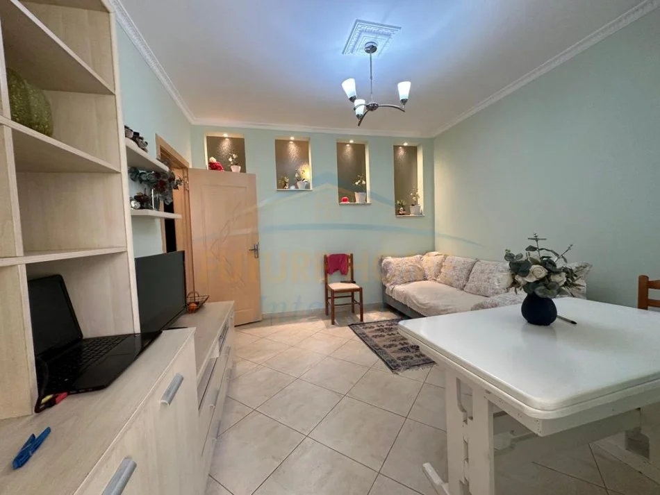 Tirane, jepet me qera apartament 2+1 Kati 5, 87 m² 400 € (Fresk)