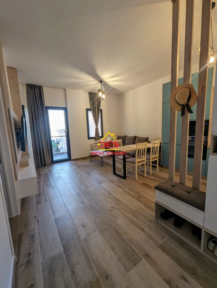 Vlore, shitet apartament 1+1+Ballkon Kati 1, 64 m² 168.000 € (Rruga Dhimitër Konomi)