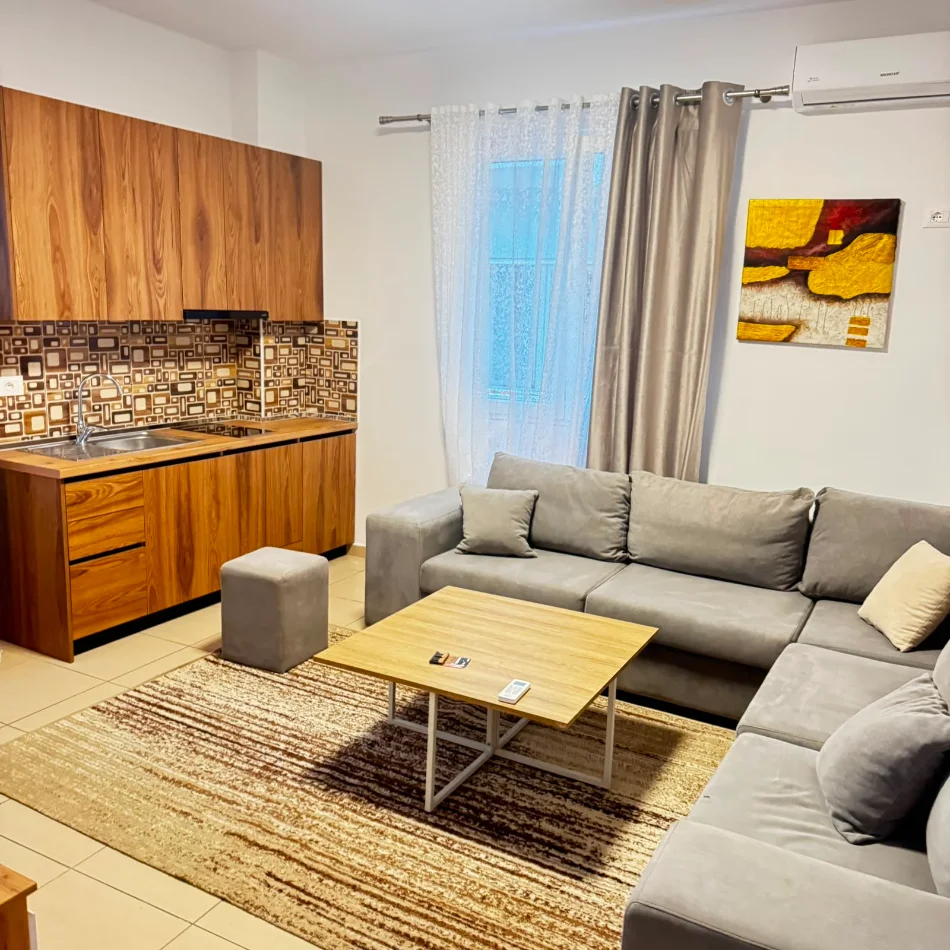 Tirane, jepet me qera apartament 1+1 Kati 1, 60 m² 500 € (5 Maj prane Concord Center)