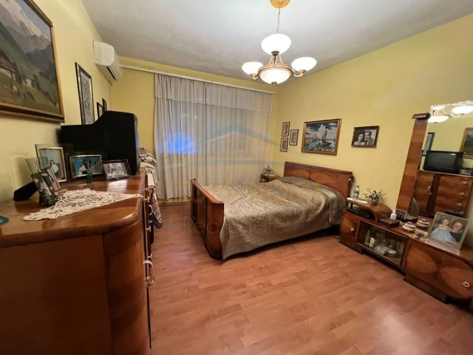 Tirane, shitet apartament 2+1 Kati 4, 82 m² 150.000 € (Rruga Muhamet Gjollesha)