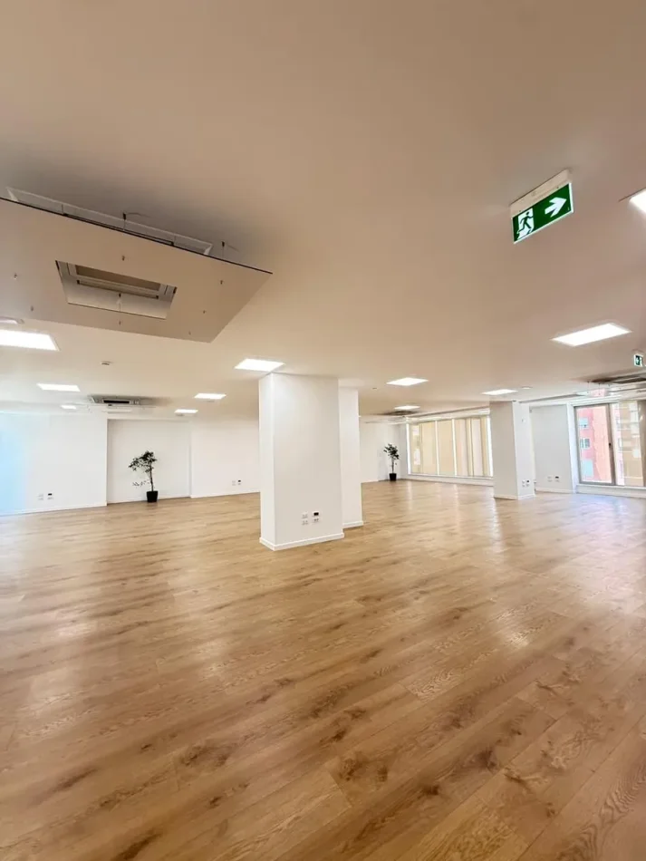 Tirane, jepet me qera zyre Kati 2, 1.136 m² 11.000 € 