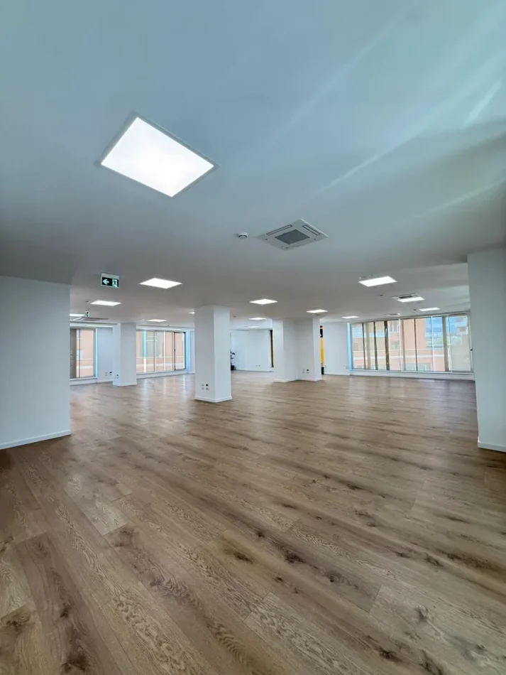 Tirane, jepet me qera zyre Kati 2, 1.136 m² 11.000 € 