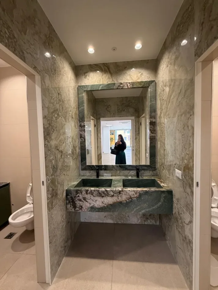 Tirane, jepet me qera zyre Kati 2, 1.136 m² 11.000 € 
