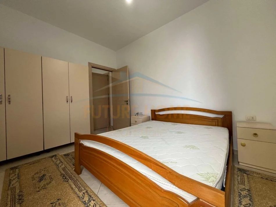 Tirane, jepet me qera apartament 1+1 Kati 2, 74 m² 350 € (Unaza e re)