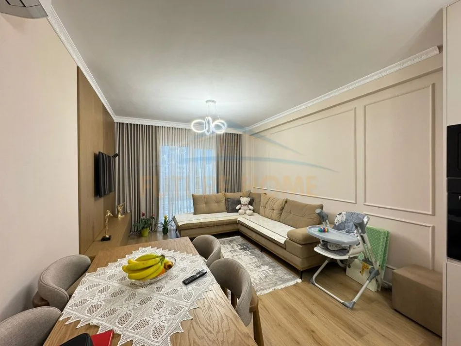 Tirane, shitet apartament 2+1+Aneks+Ballkon Kati 2, 101 m² 175.000 € (Unaza e Re)