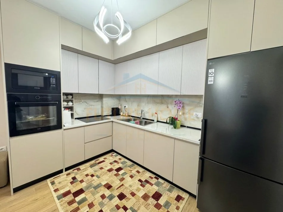 Tirane, shitet apartament 2+1 Kati 2, 100 m² 175.000 € (Unaza e re)