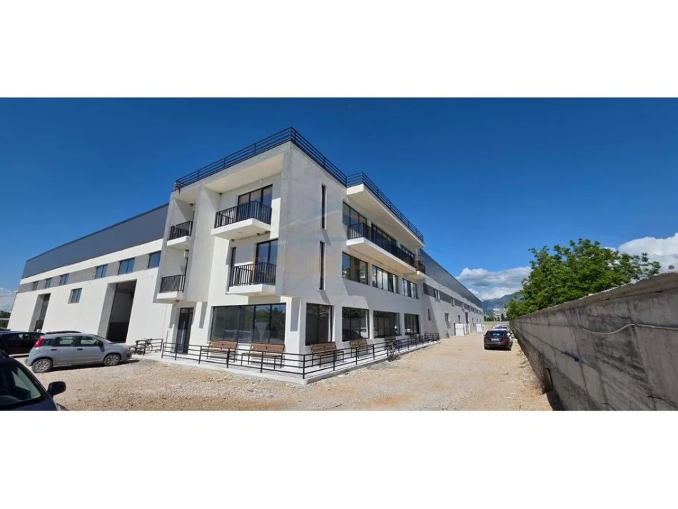 Tirane, shitet magazine Kati 0, 6.300.000 m² 6.300.000 €