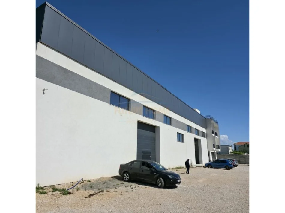 Tirane, shitet magazine Kati 0, 5.900 m² 6.300.000 € (rruga ALBANET)