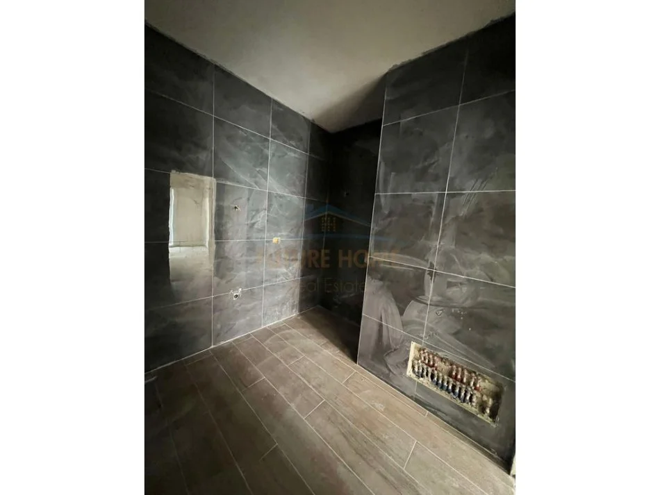 Tirane, shitet apartament 2+1 Kati 3, 94 m² 110.000 € (Casa italia)