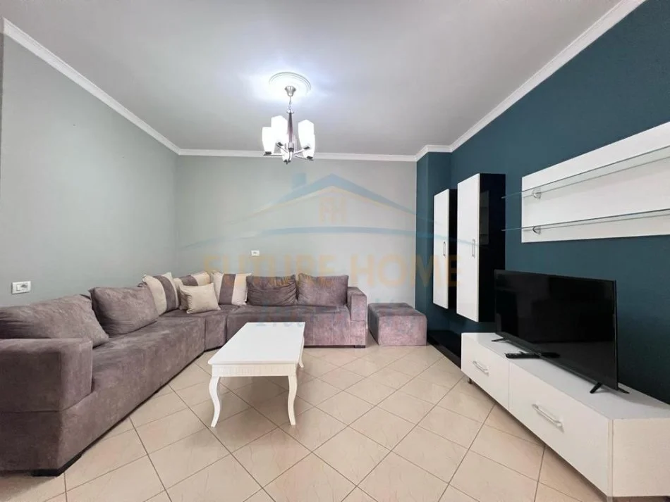 Tirane, jepet me qera apartament 1+1 Kati 7, 76 m² 550 € (TREGU ELEKTRIK)