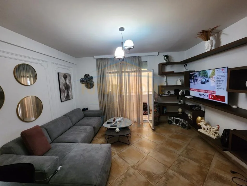 Tirane, shitet apartament 1+1+Ballkon Kati 3, 63 m² 155.000 € (KODRA E DIELLIT)