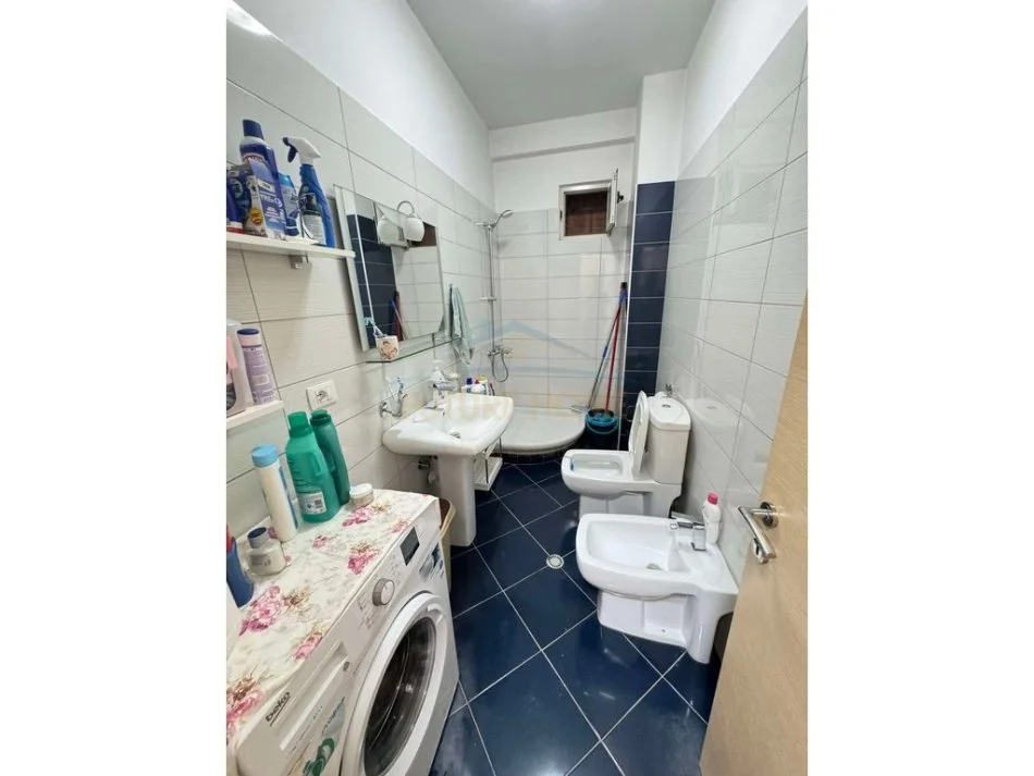Tirane, jepet me qera apartament 1+1 Kati 6, 75 m² 500 € (Unaza e re)