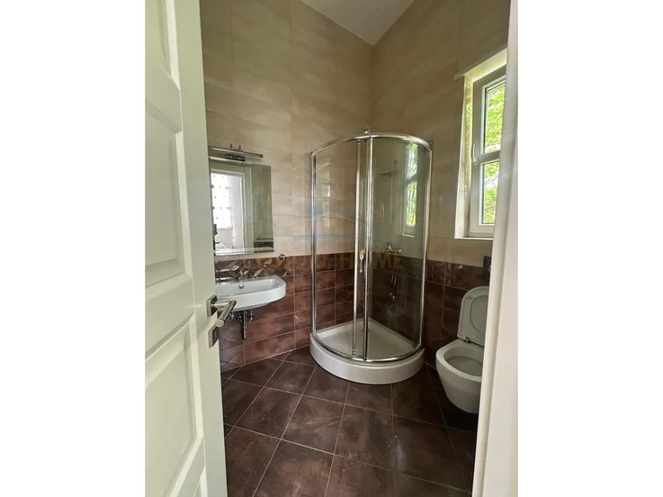 Tirane, jepet me qera Vile 2 Katshe Kati 0, 400 m² 5.000 € (Rolling HillS, Teguu)