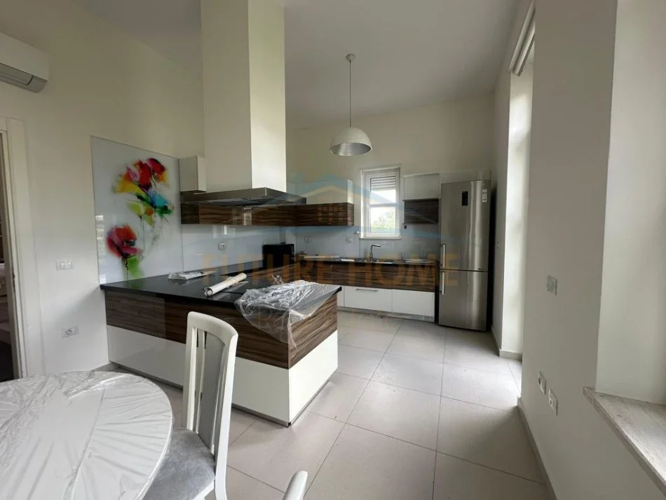 Tirane, jepet me qera Vile 5+1 , 400 m² 5.000 € (Rolling Hills)