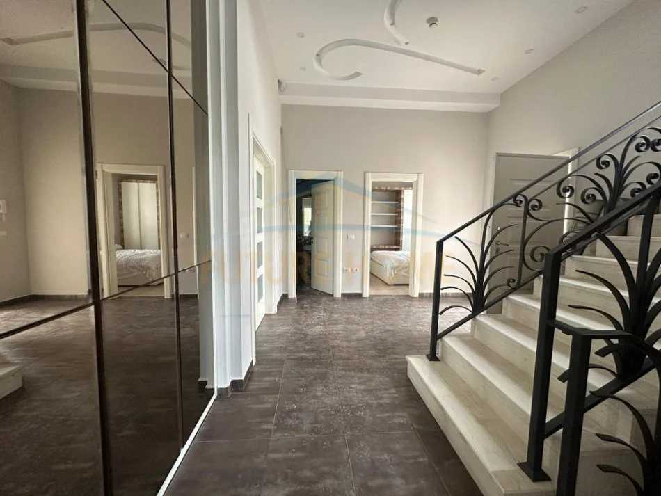 Tirane, jepet me qera Vile 2 Katshe Kati 0, 400 m² 5.000 € (Rolling HillS, Teguu)