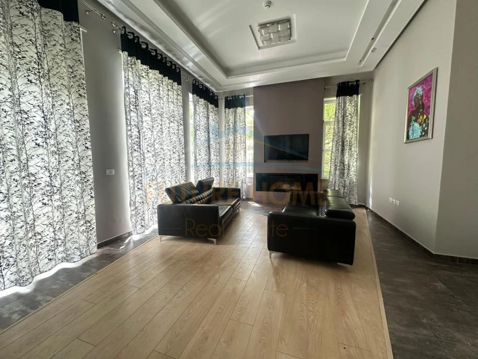 Tirane, jepet me qera Vile 2 Katshe Kati 0, 400 m² 5.000 € (Rolling HillS, Teguu)