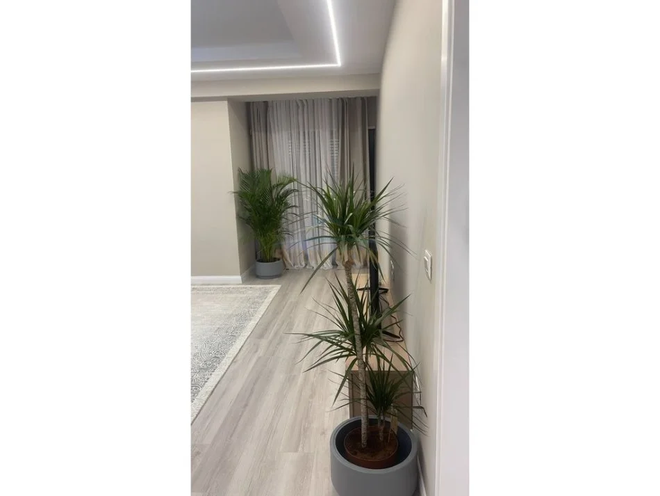 Tirane, jepet me qera apartament 1+1 , 76 m² 600 € (Kodra e Diellit)