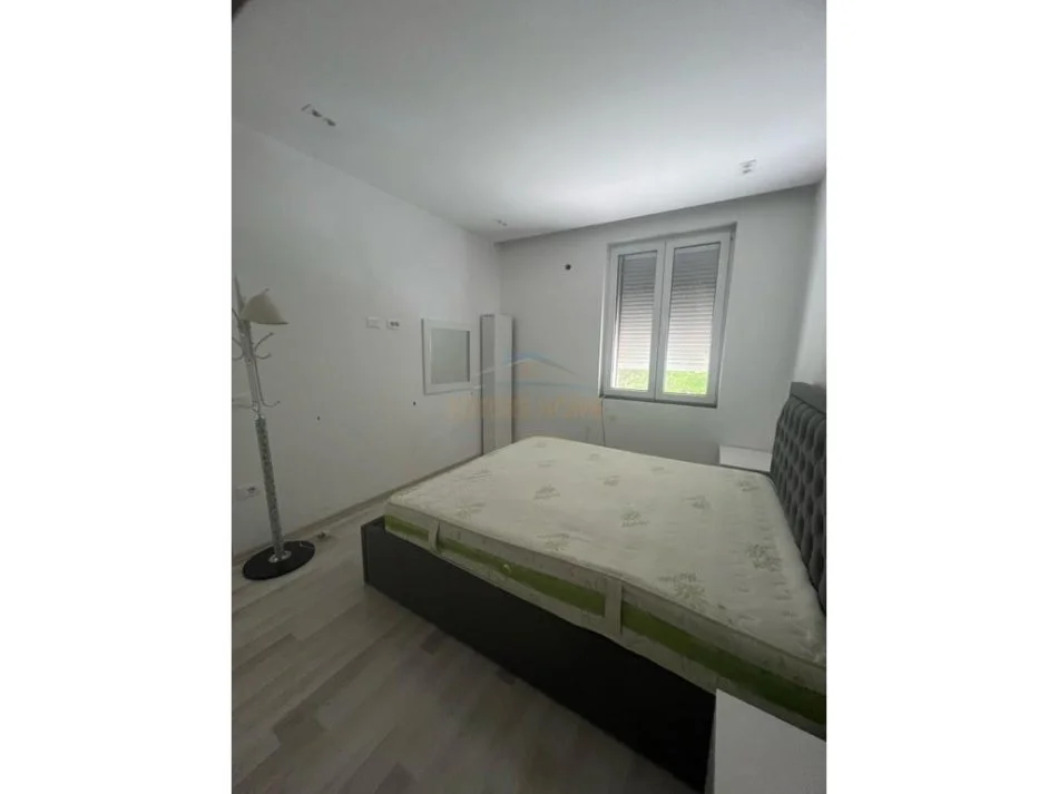 Tirane, jepet me qera apartament 1+1+Ballkon Kati 2, 59 m² 600 € (Komuna e Parist)
