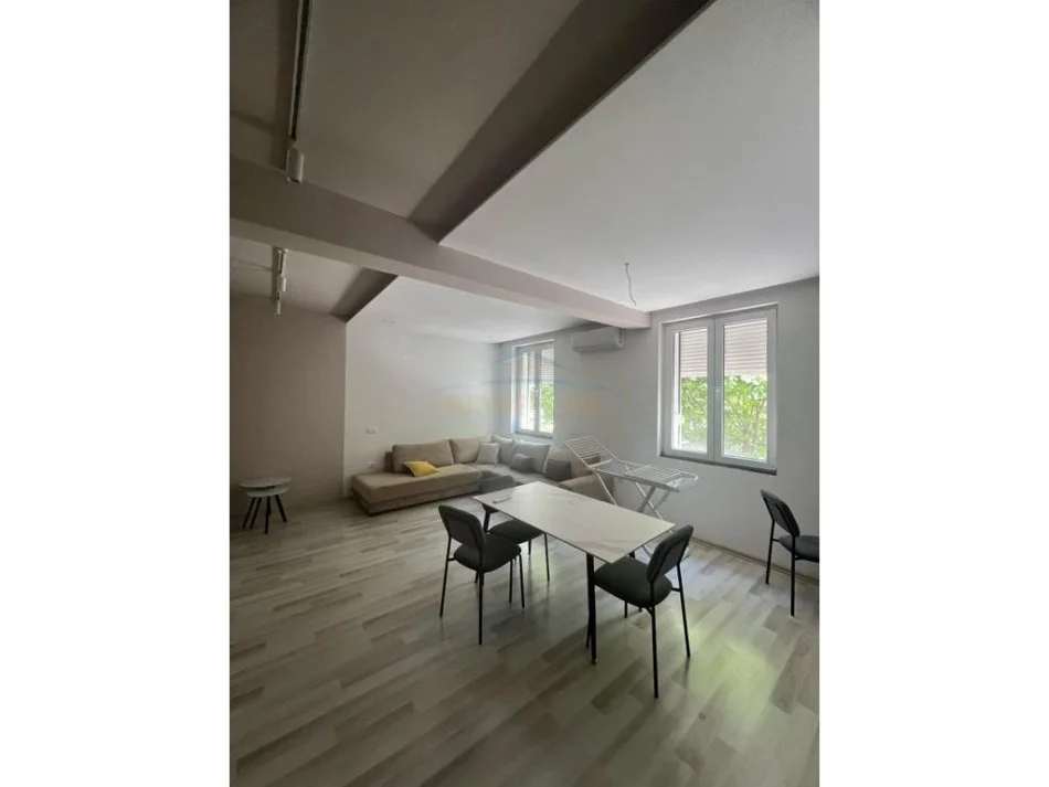 Tirane, jap me qera apartament 1+1 Kati 2, 59 m² 600 € (KOMUNA E PARISIT)