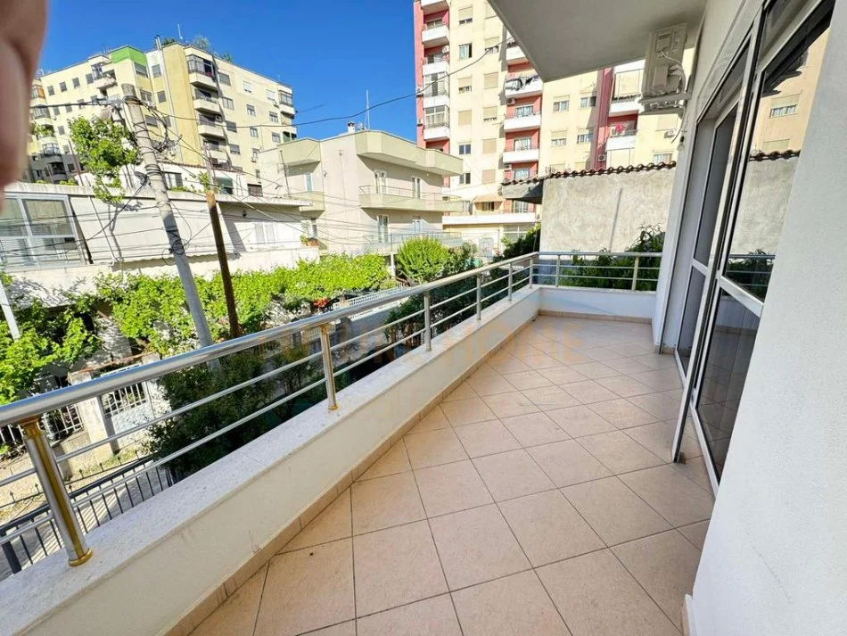 Tirane, jepet me qera shtepi 2 Katshe Kati 0, 100 m² 500 € (Unaza e Re)