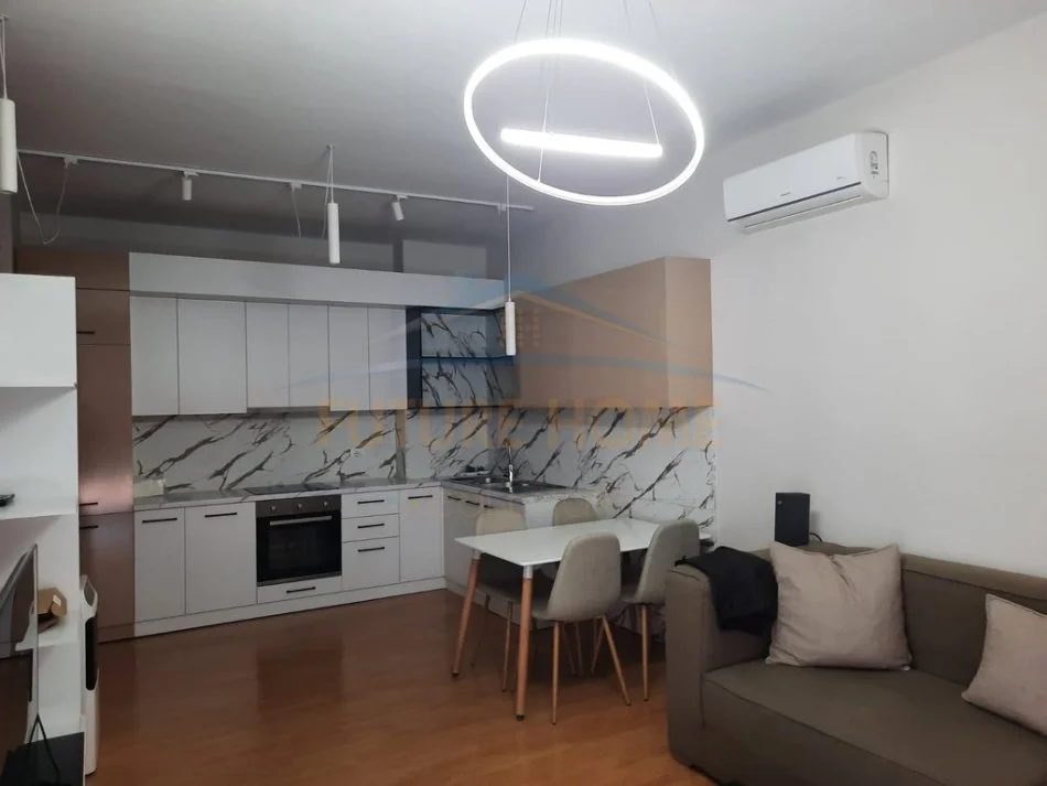 Tirane, jepet me qera apartament 2+1 Kati 3, 90 m² 750 € (Rruga e Kavajes)