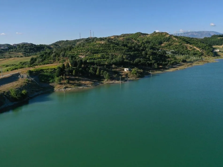 Durres, shitet toke , 2.726 m² 120.000 € (Buze liqenit ne Vore)