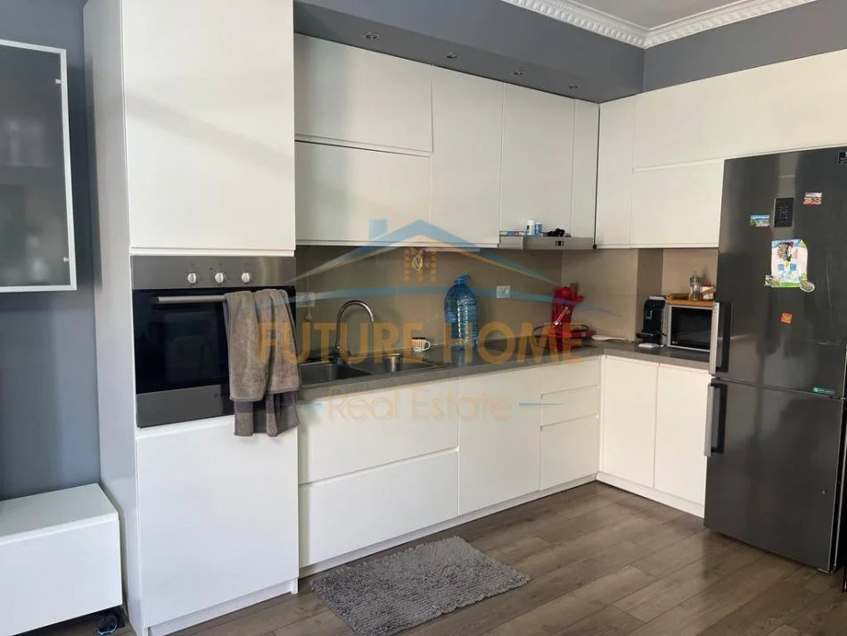 Tirane, shitet apartament 2+1 Kati 4, 104 m² 161.000 € (Fresk)