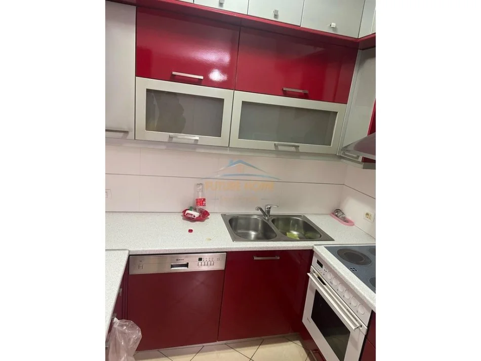 Tirane, jepet me qera apartament 2+1 Kati 5, 114 m² 450 € (Rruga e Dibres)