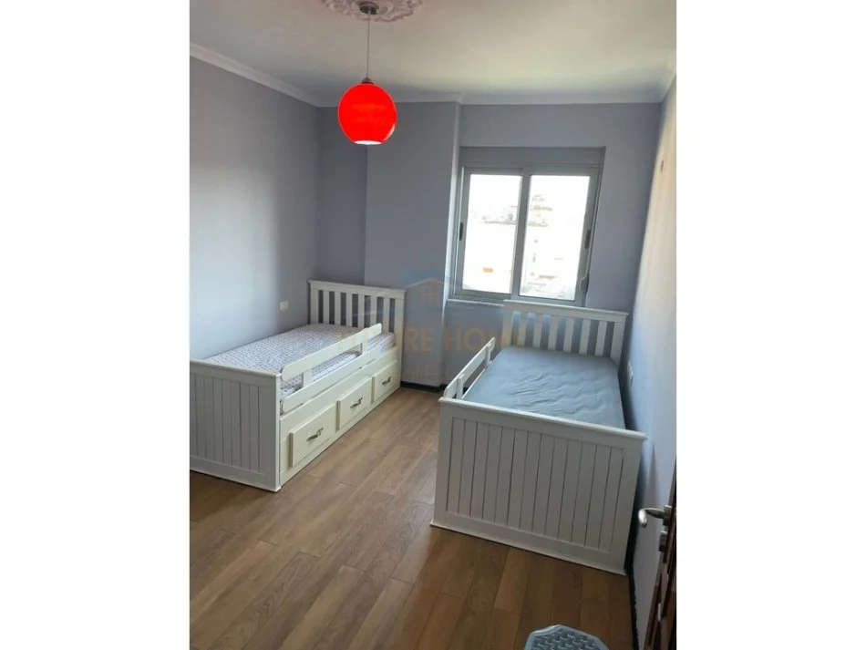 Durres, jepet me qera apartament 2+1+Aneks Kati 6, 90 m² 350 € (Lagjia 12)