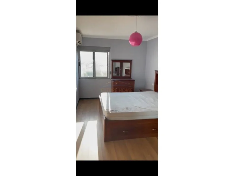 Durres, jepet me qera apartament 2+1+Aneks Kati 6, 90 m² 350 € (Lagjia 12)