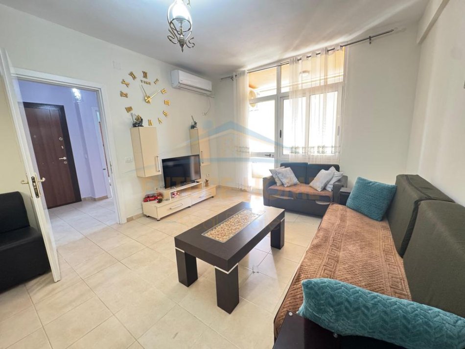 Qera,apartament 1+1 Kati 7, 75 m² 400 € (Unaza e Re,Kompleksi Fratari.)