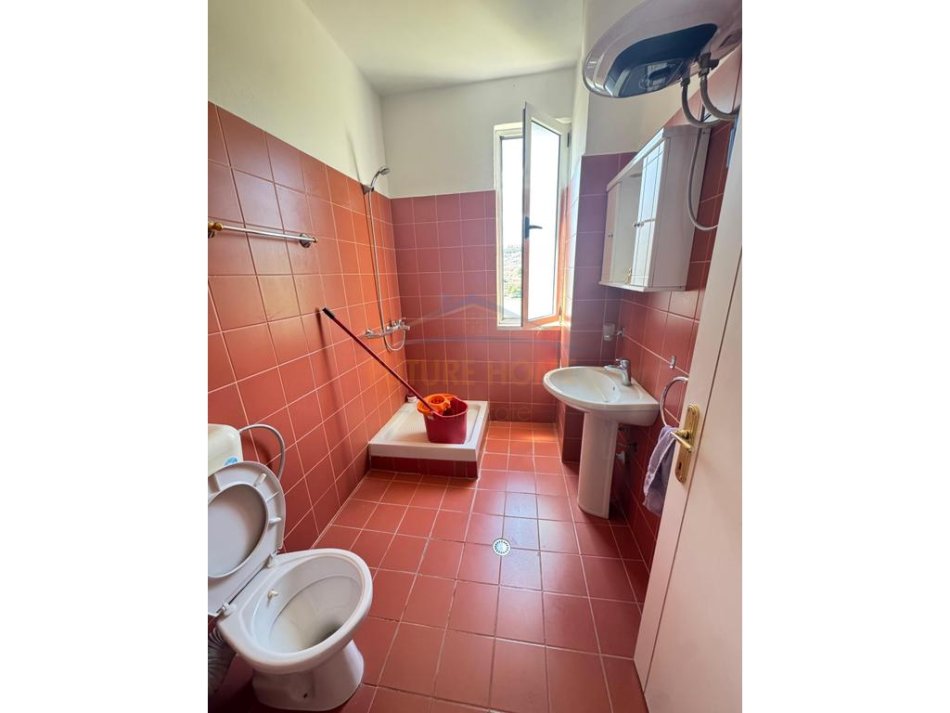 Qera,apartament 1+1 Kati 7, 75 m² 400 € (Unaza e Re,Kompleksi Fratari.)