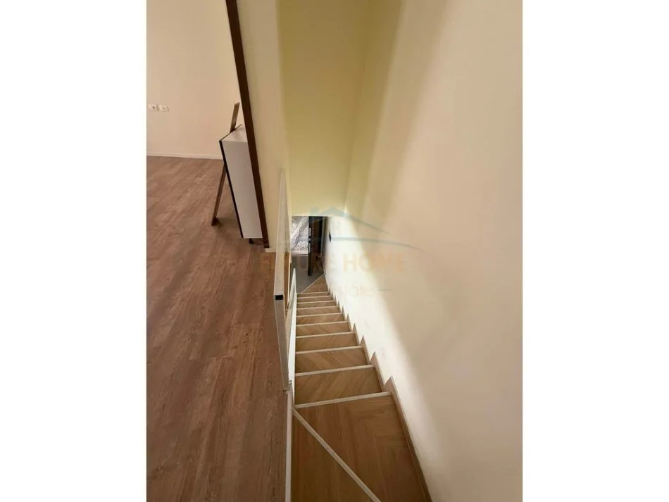 Tirane, jepet me qera apartament duplex 1+1 Kati 1, 50 m² 40.000 ALL / Muaj  (SELITE)   UNA52818