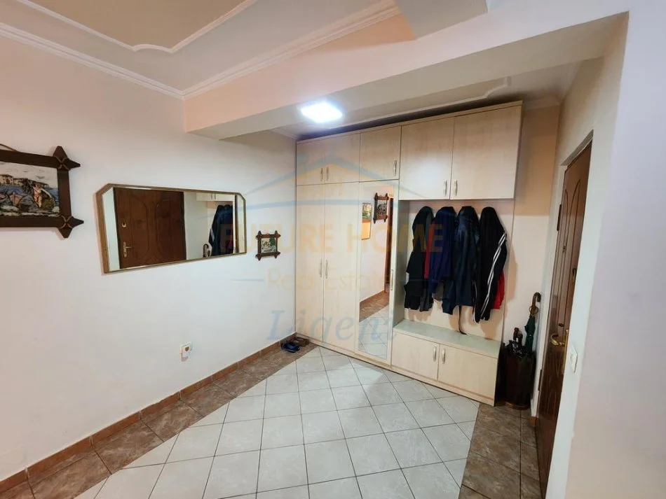 Tirane, jepet me qera apartament 3+1 Kati 7, 163 m² 330.000 € (Komuna e Parisit)