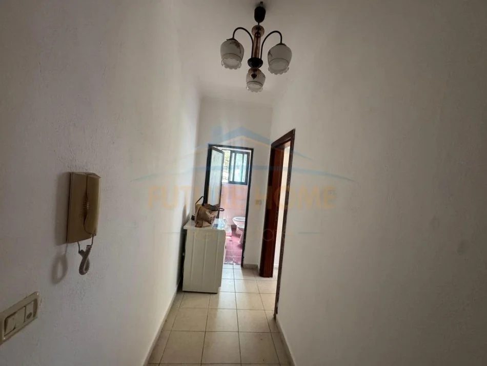 Shkembi Kavajes, shitet apartament 1+1 Kati 4, 60 m² 63.000 € (Durres)