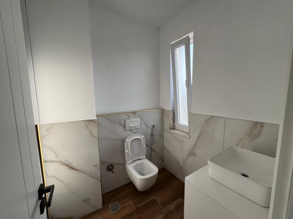 Tirane, jepet me qera apartament 2+1 Kati 4, 100 m² 900 € (Rruga e Elbasanit)