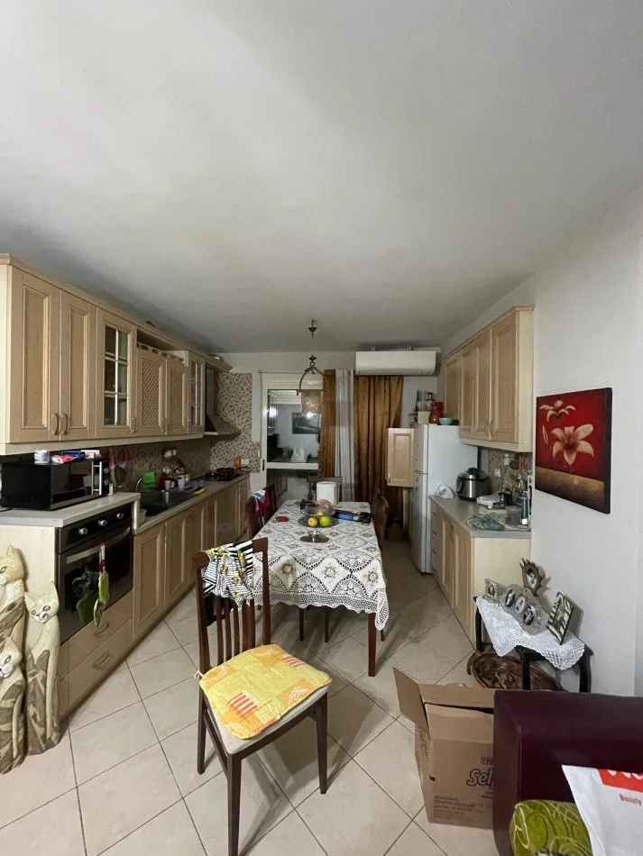 Tirane, shitet apartament 2+1 Kati 2, 92 m² 159.000 € (rruga Ali Visha)