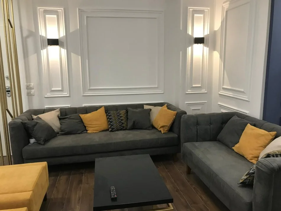 Durres, jepet me qera apartament 3+1 , 550 € (Durres)