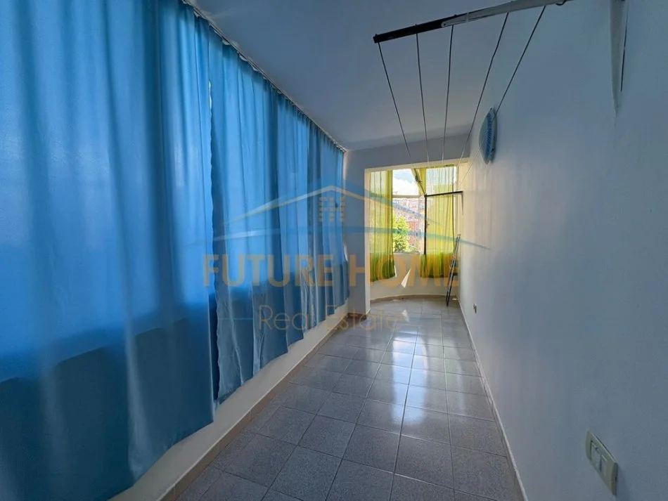 Tirane, jepet me qera apartament 3+1 Kati 3, 130 m² 600 € (Stadiumi Dinamo)