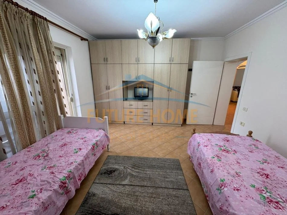 Tirane, jepet me qera apartament 3+1 Kati 3, 130 m² 600 € (Stadiumi Dinamo)