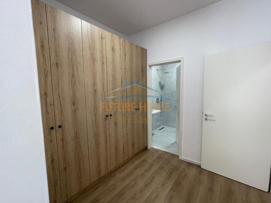 Tirane, jepet me qera 2+1 Kati 5, 85 m² 550 € (Ali Dem)