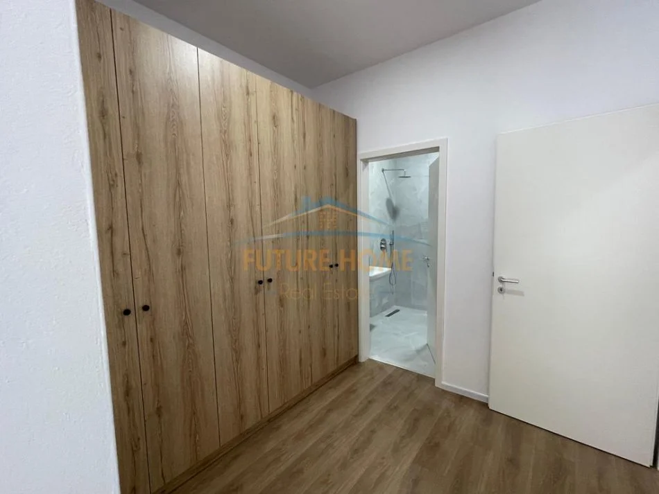 Tirane, jepet me qera 2+1 Kati 5, 85 m² 550 € (Ali Dem)