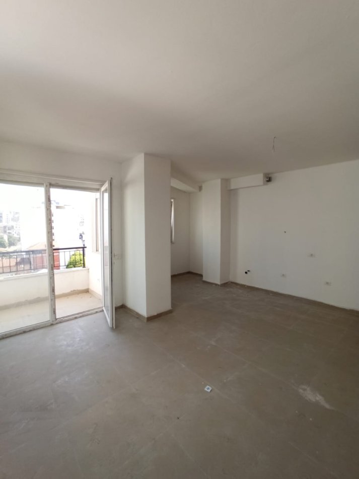 Tirane, jepet me qera zyre Kati 6, 70 m² 650 € (DONIKA CENTER)