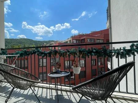 Tirane, jepet me qera apartament 2+1+Ballkon Kati 5, 87 m² 800 € (Rruga Kodra e Diellit)