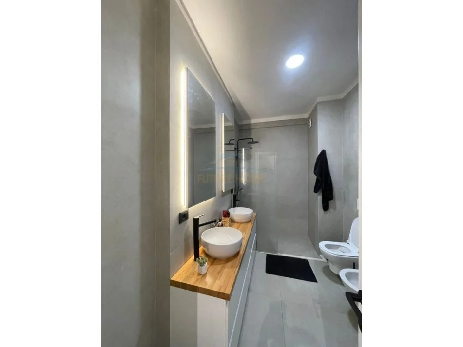 Tirane, jepet me qera apartament 2+1 Kati 5, 87 m² 800 € 