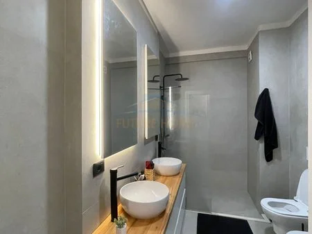 Tirane, jepet me qera apartament 2+1+Ballkon Kati 5, 87 m² 800 € (Rruga Kodra e Diellit)