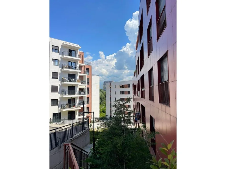 Tirane, jepet me qera apartament 2+1 Kati 5, 87 m² 800 € 