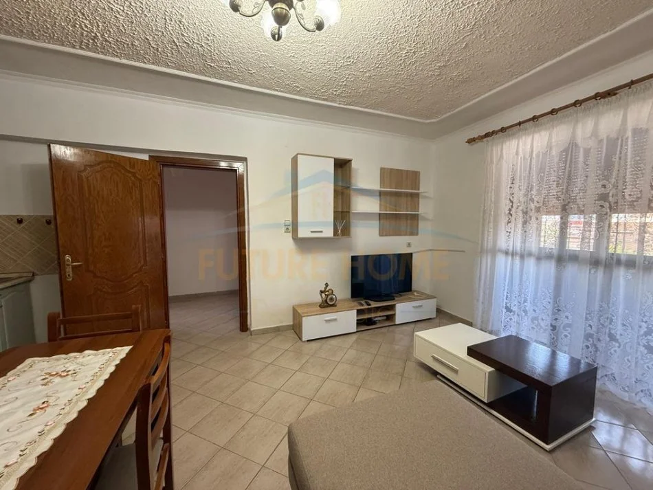 Tirane, jepet me qera apartament 1+1 Kati 5, 58 m² 350 € (Kinostudio)